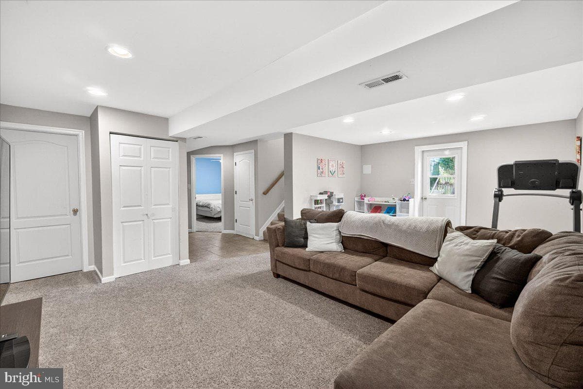98 Pleasonton Court photo 23