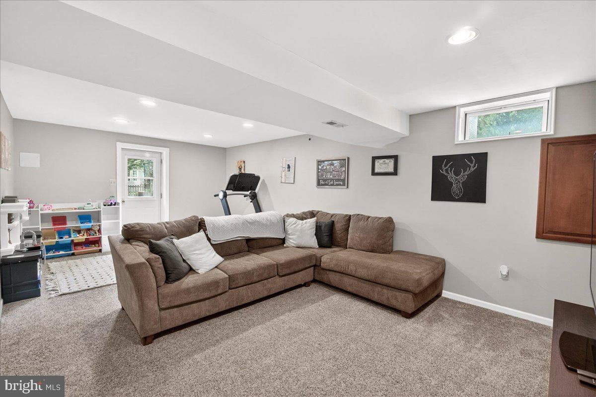 98 Pleasonton Court photo 24