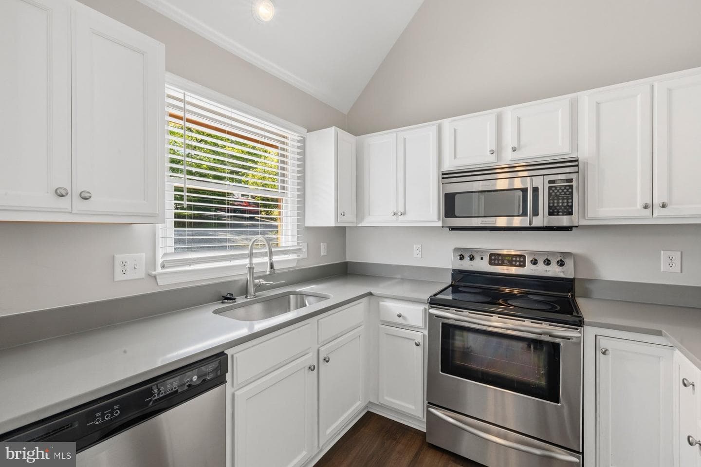 6984 Meadowpoint Terrace photo 5