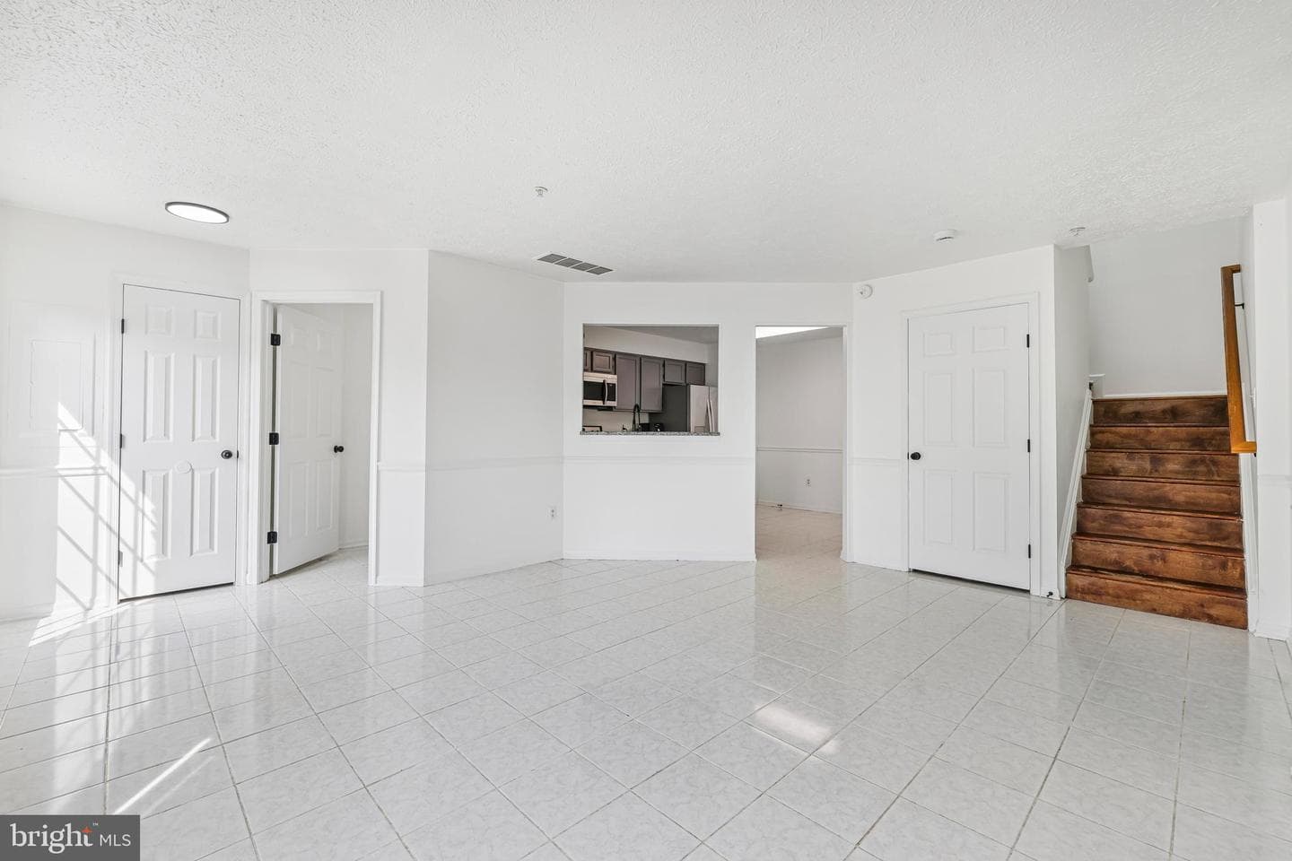 5243 Regal Court photo 3
