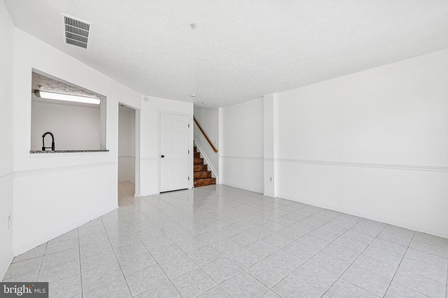 5243 Regal Court photo 8