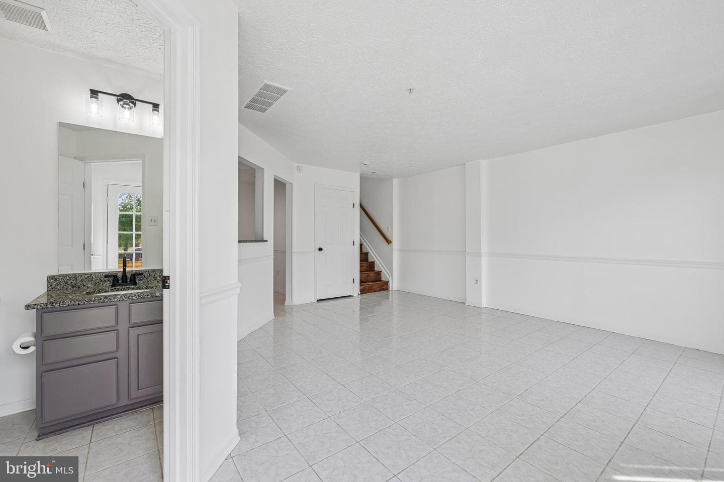 5243 Regal Court photo 9