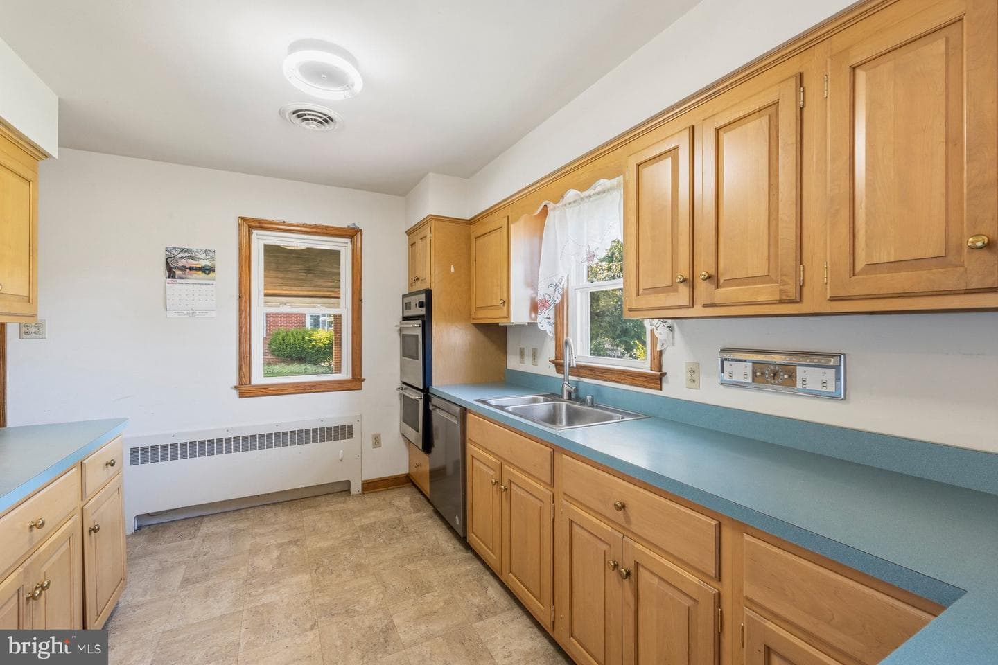 16 Linden Boulevard photo 11