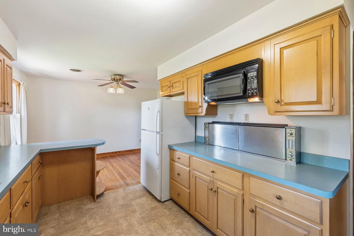 16 Linden Boulevard photo 13