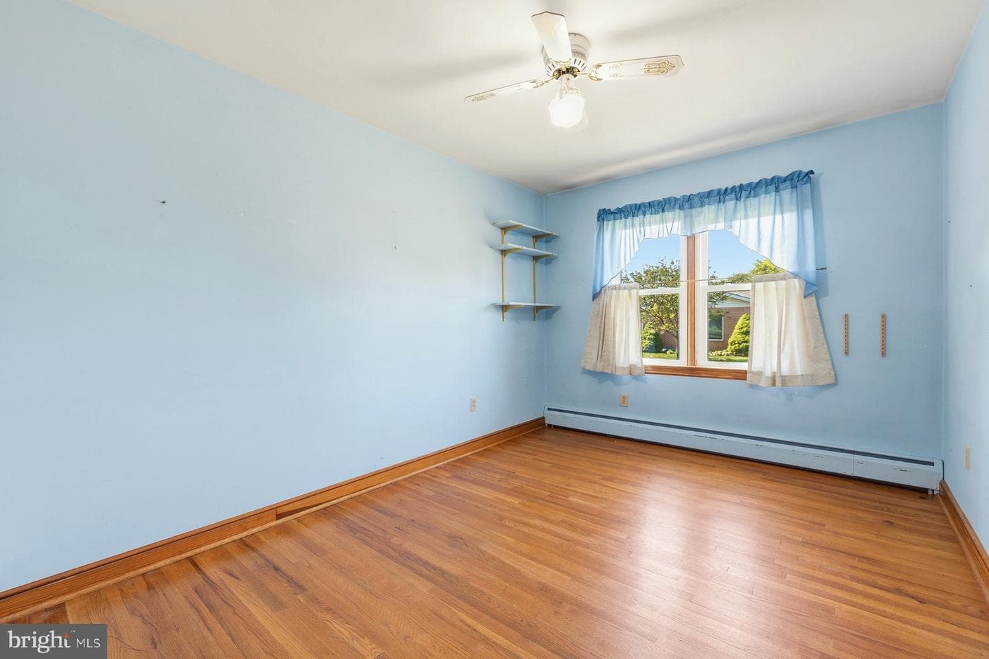 16 Linden Boulevard photo 15