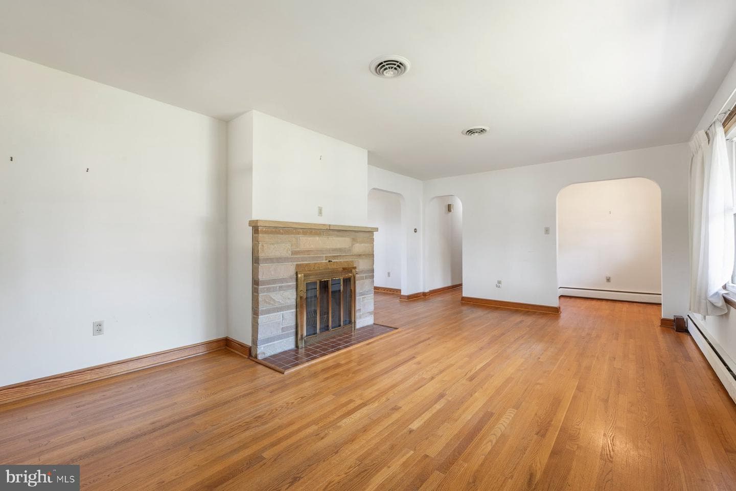 16 Linden Boulevard photo 5