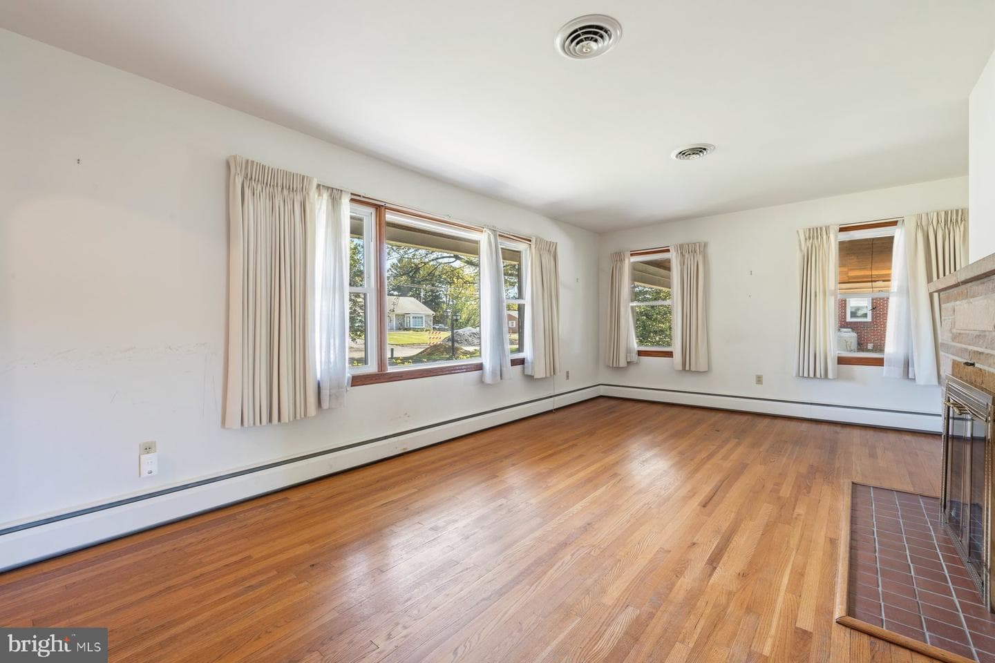 16 Linden Boulevard photo 7