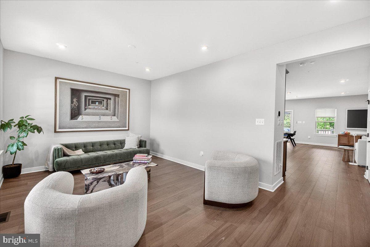 6915 Mandalong Way photo 7