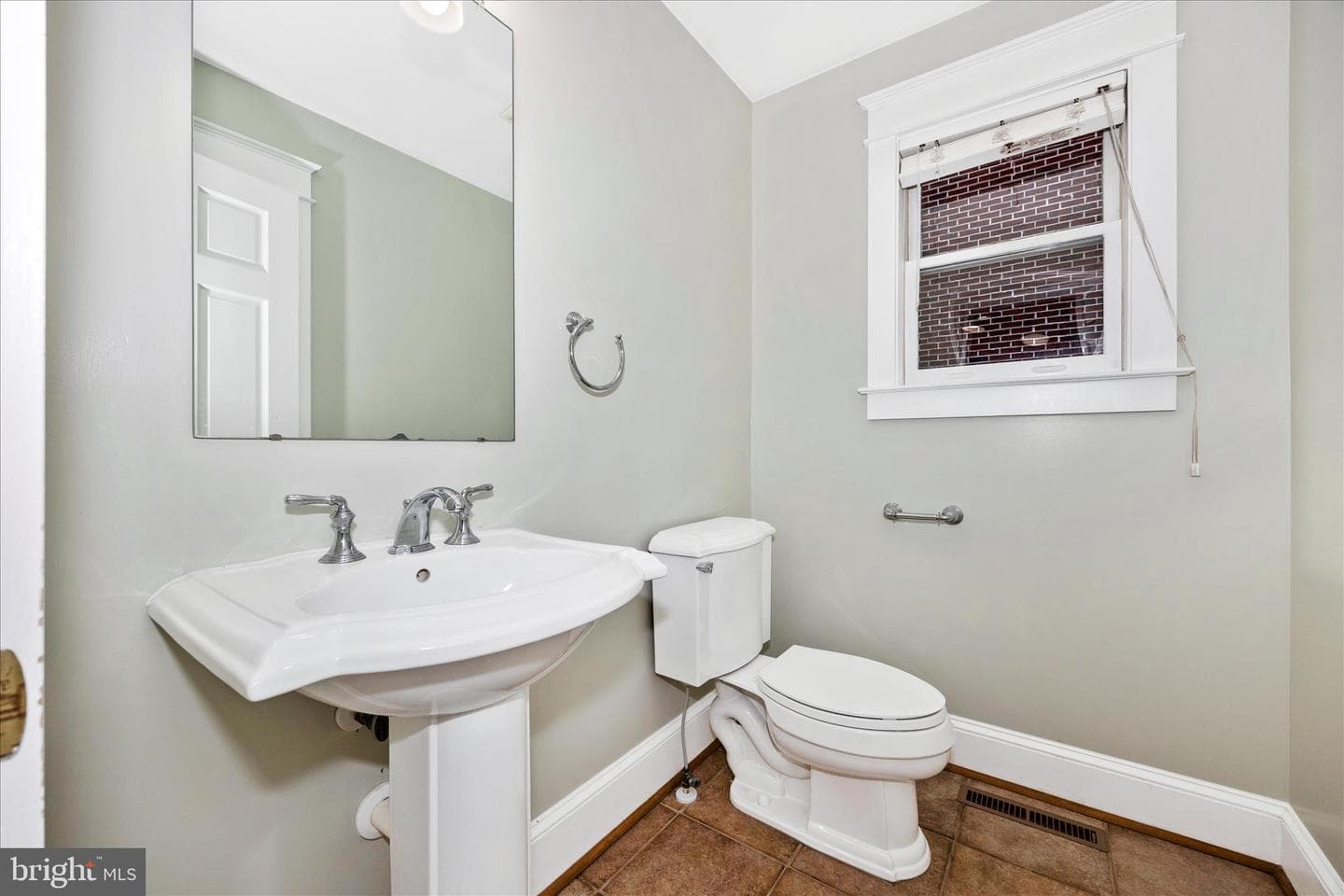 16 5th St E photo 18
