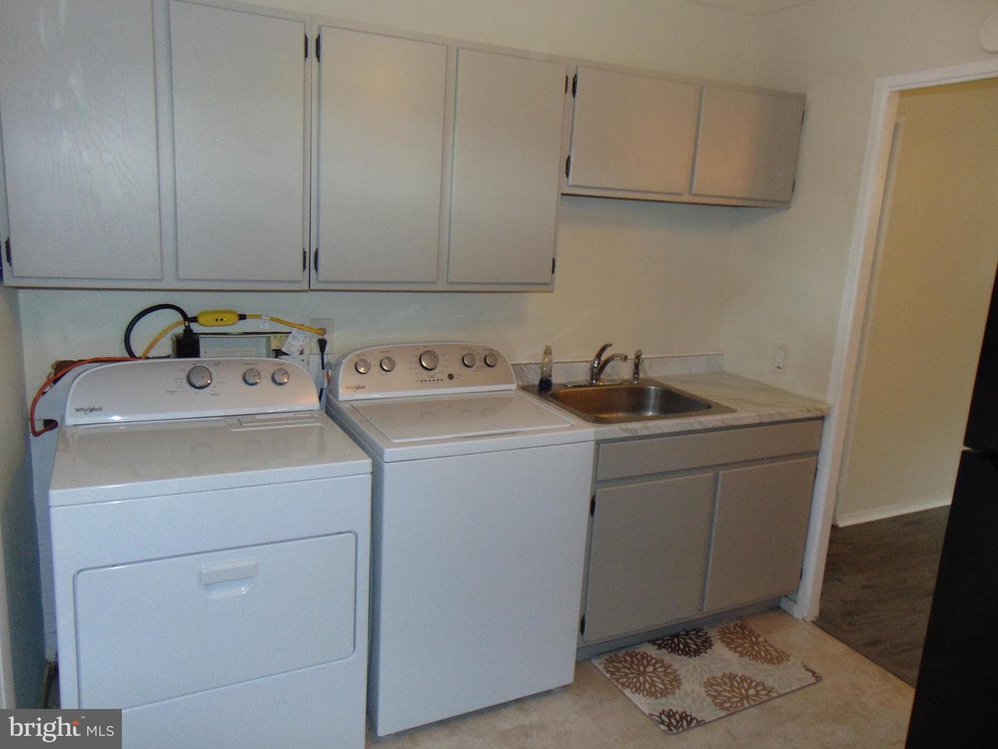 909 Oak Street photo 5