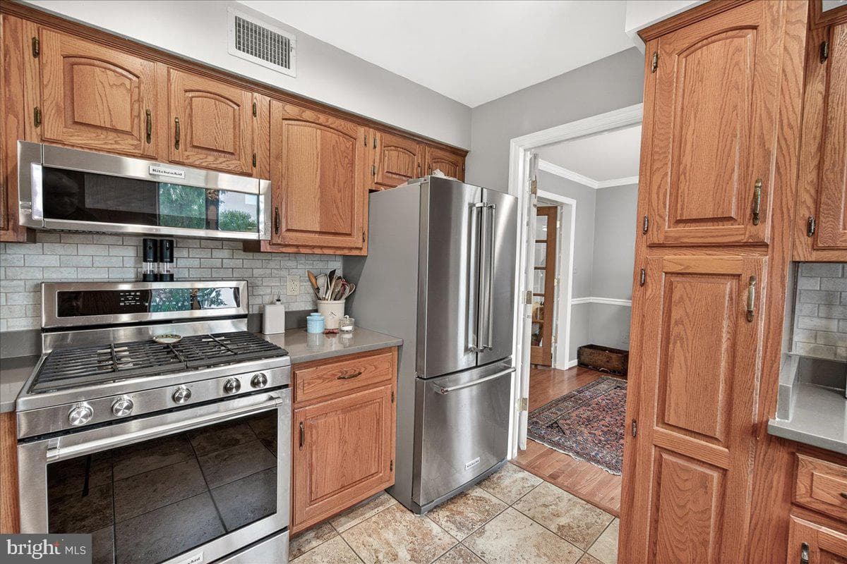 1600 Bolton Street photo 18