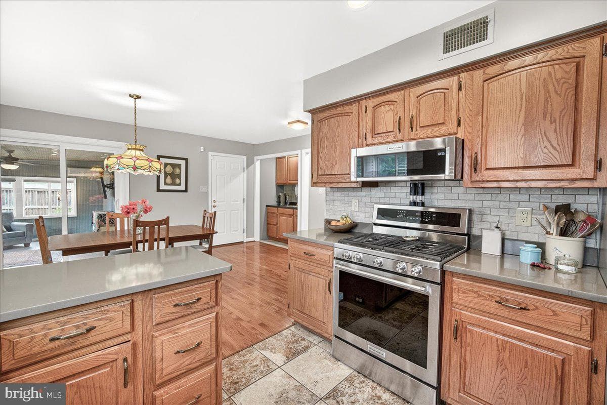 1600 Bolton Street photo 19