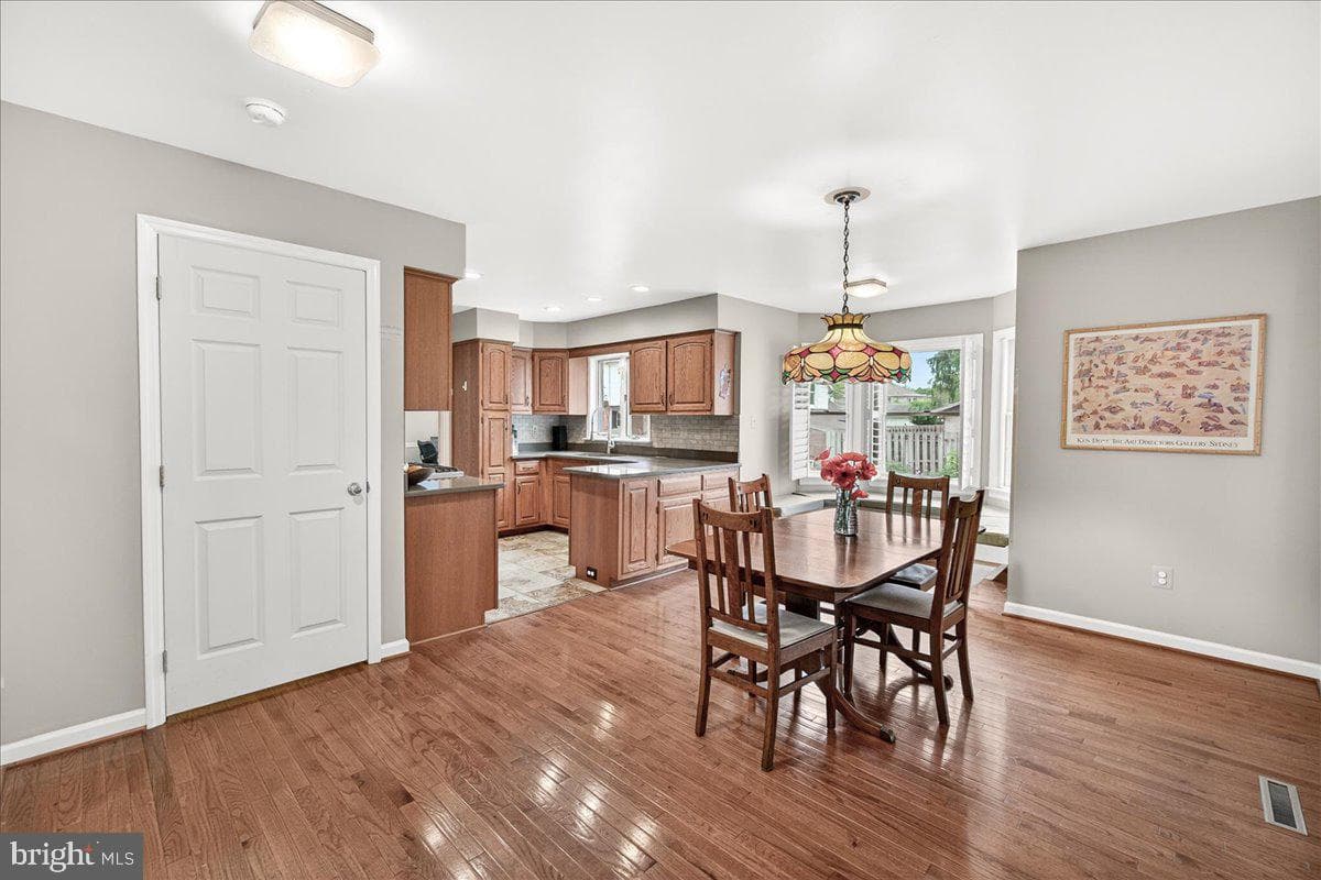 1600 Bolton Street photo 21