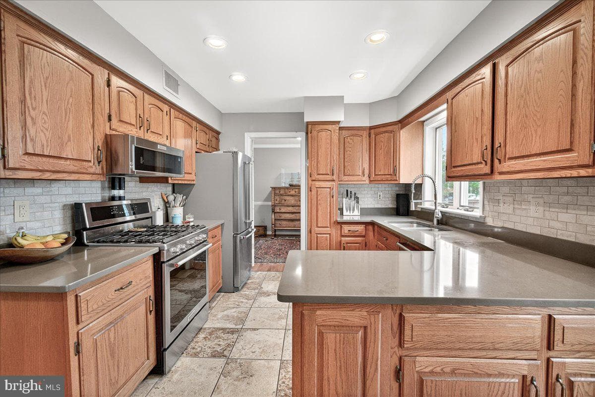 1600 Bolton Street photo 25