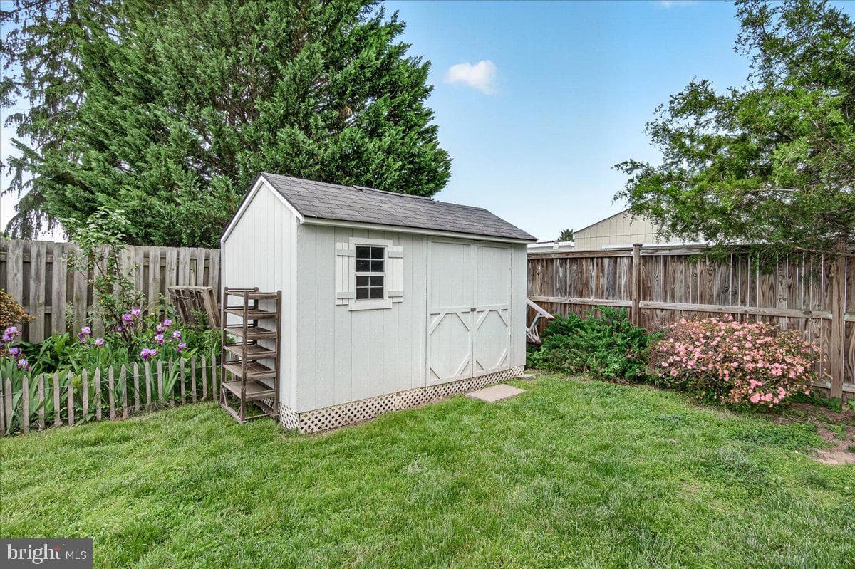 1600 Bolton Street photo 41