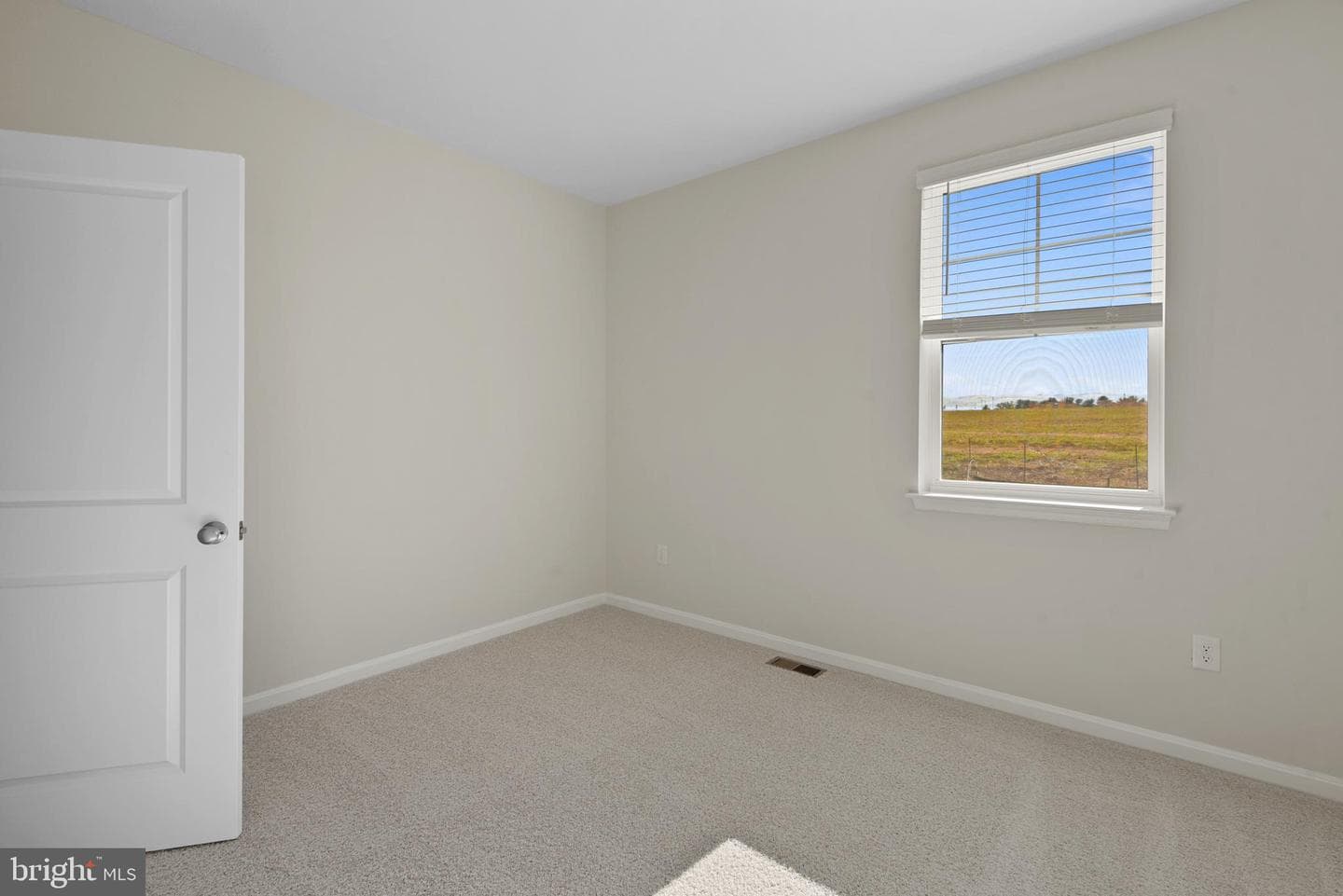 476 Ensemble Way photo 9