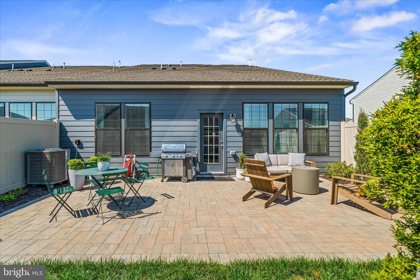 493 Hanson Street photo 22