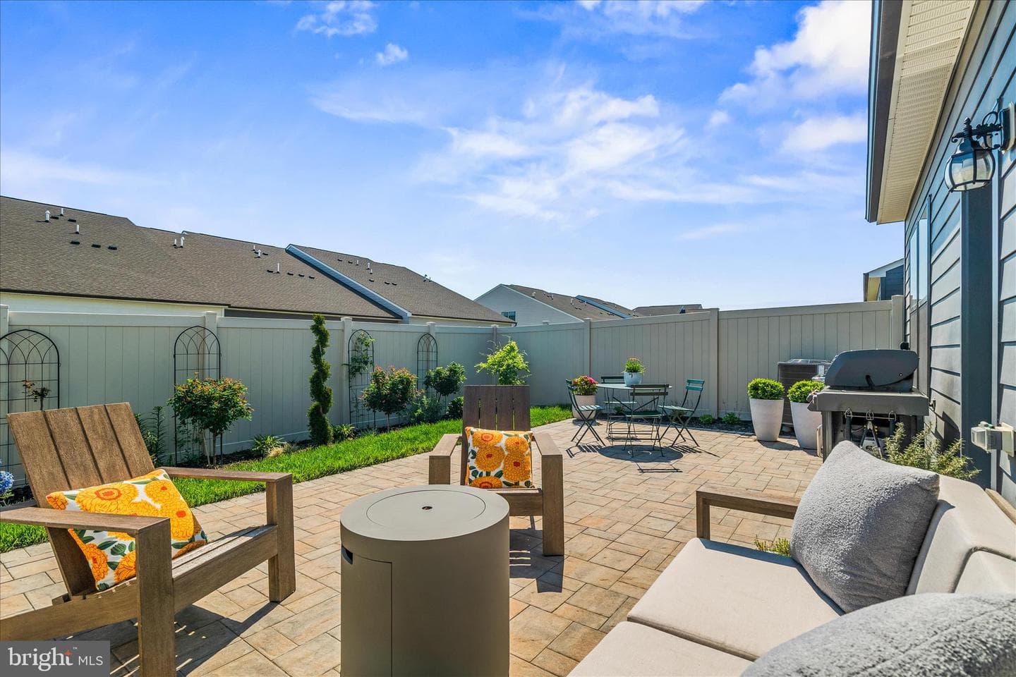 493 Hanson Street photo 23