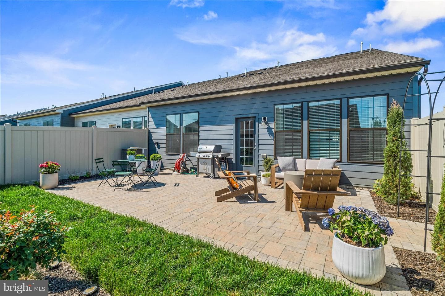 493 Hanson Street photo 24
