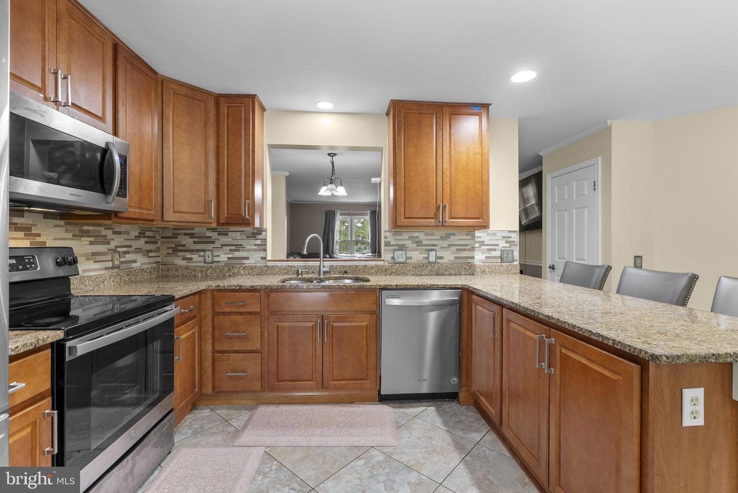 7069 Bradshaw Court W photo 11