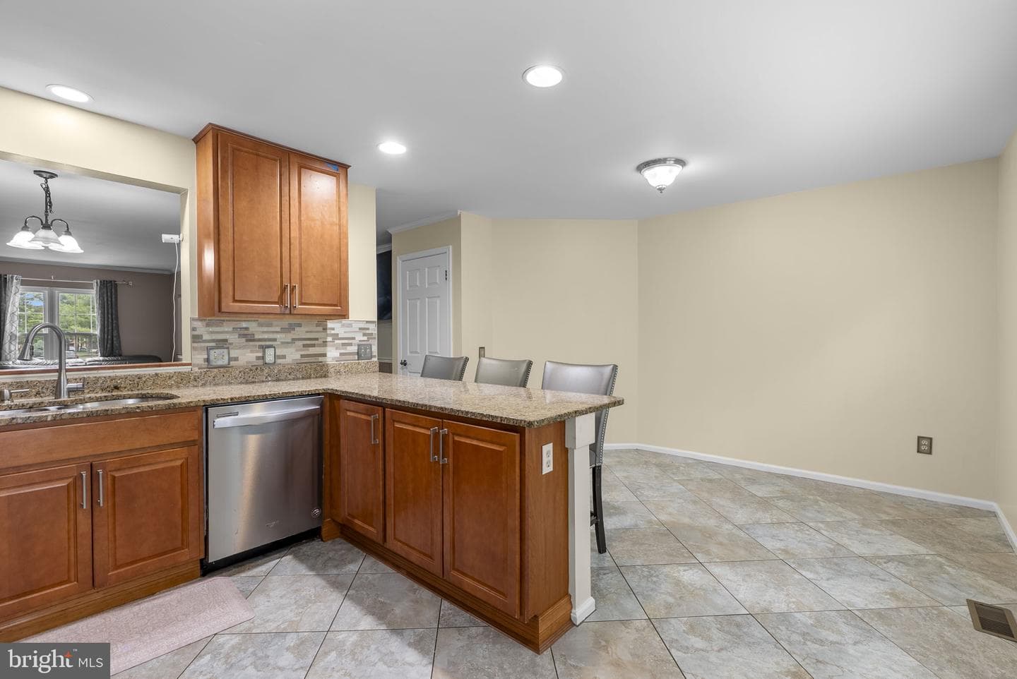 7069 Bradshaw Court W photo 12