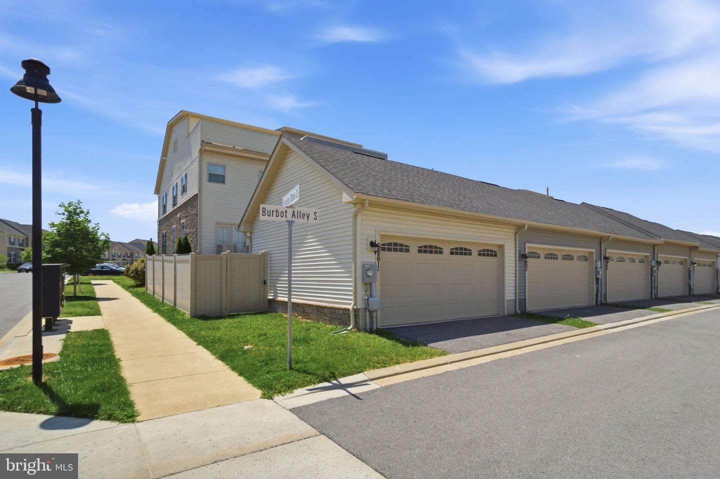 5861 Tomahawk Street photo 3