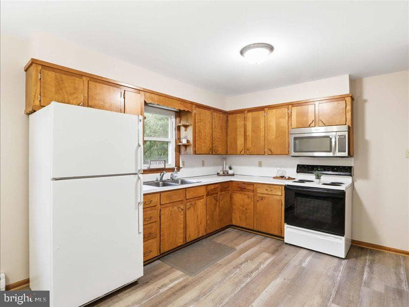 112 Locust Court photo 9