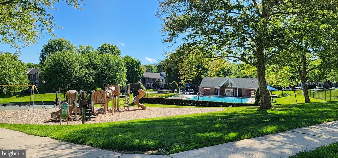 2499 Lakeside Drive photo 4