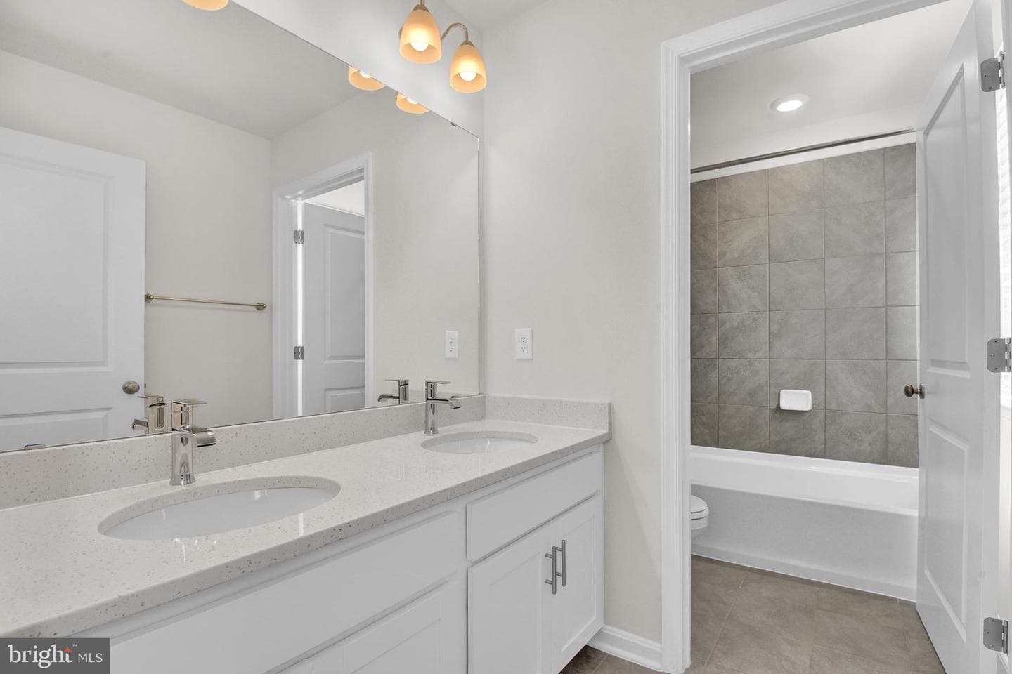456 Hanson Street photo 12