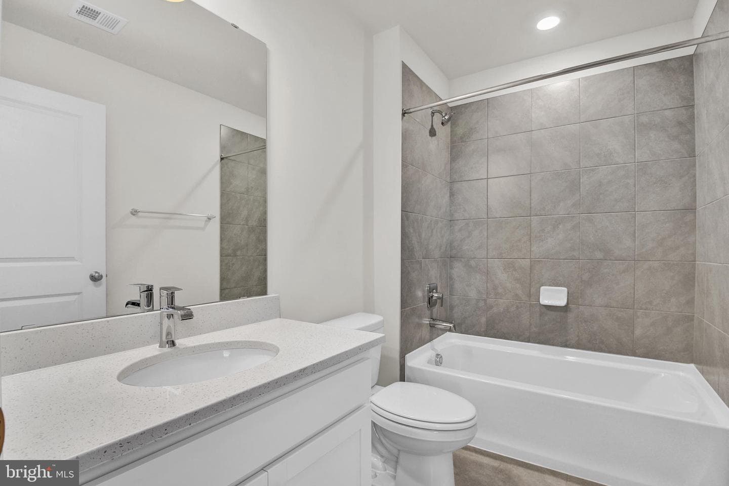 456 Hanson Street photo 17