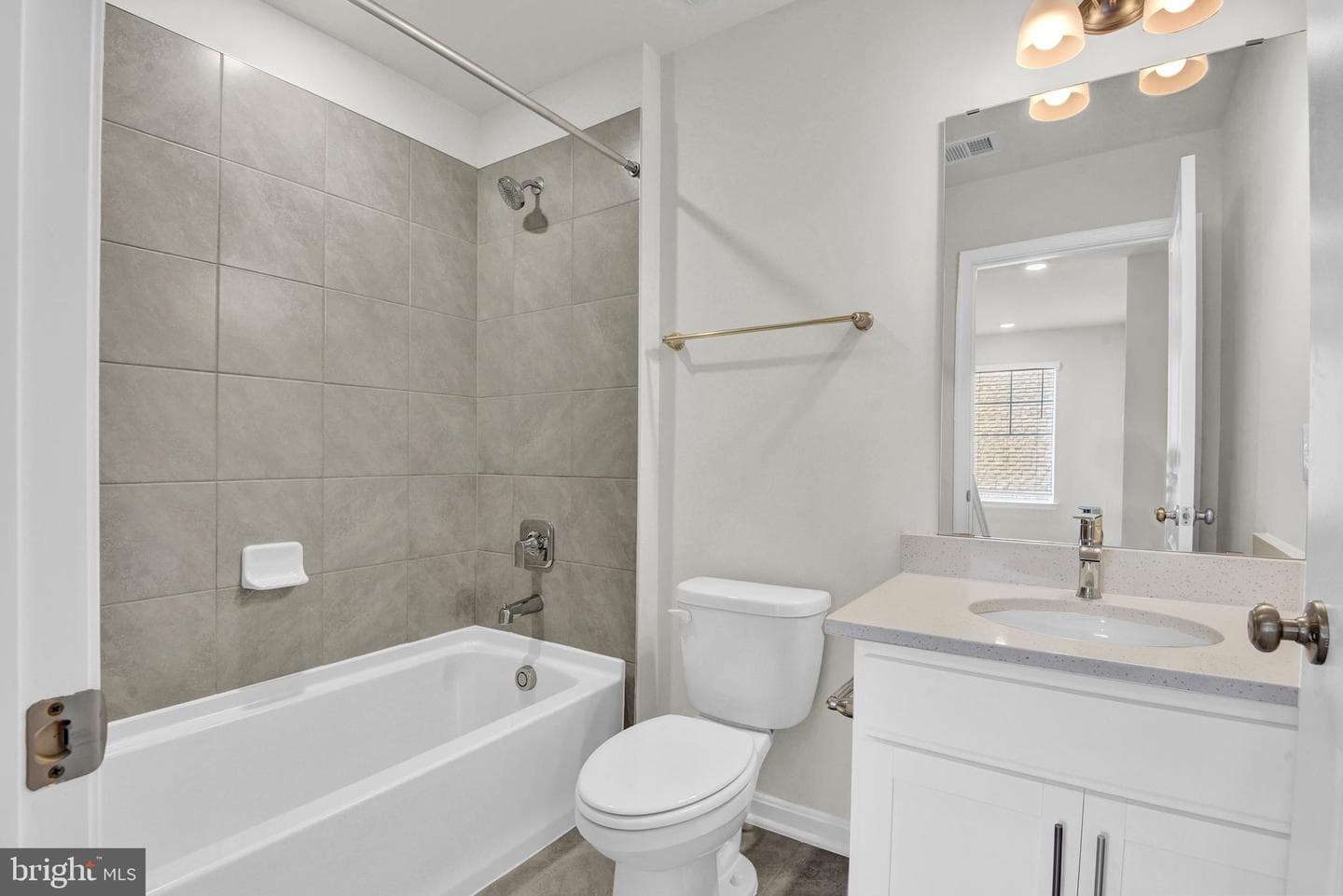 456 Hanson Street photo 24
