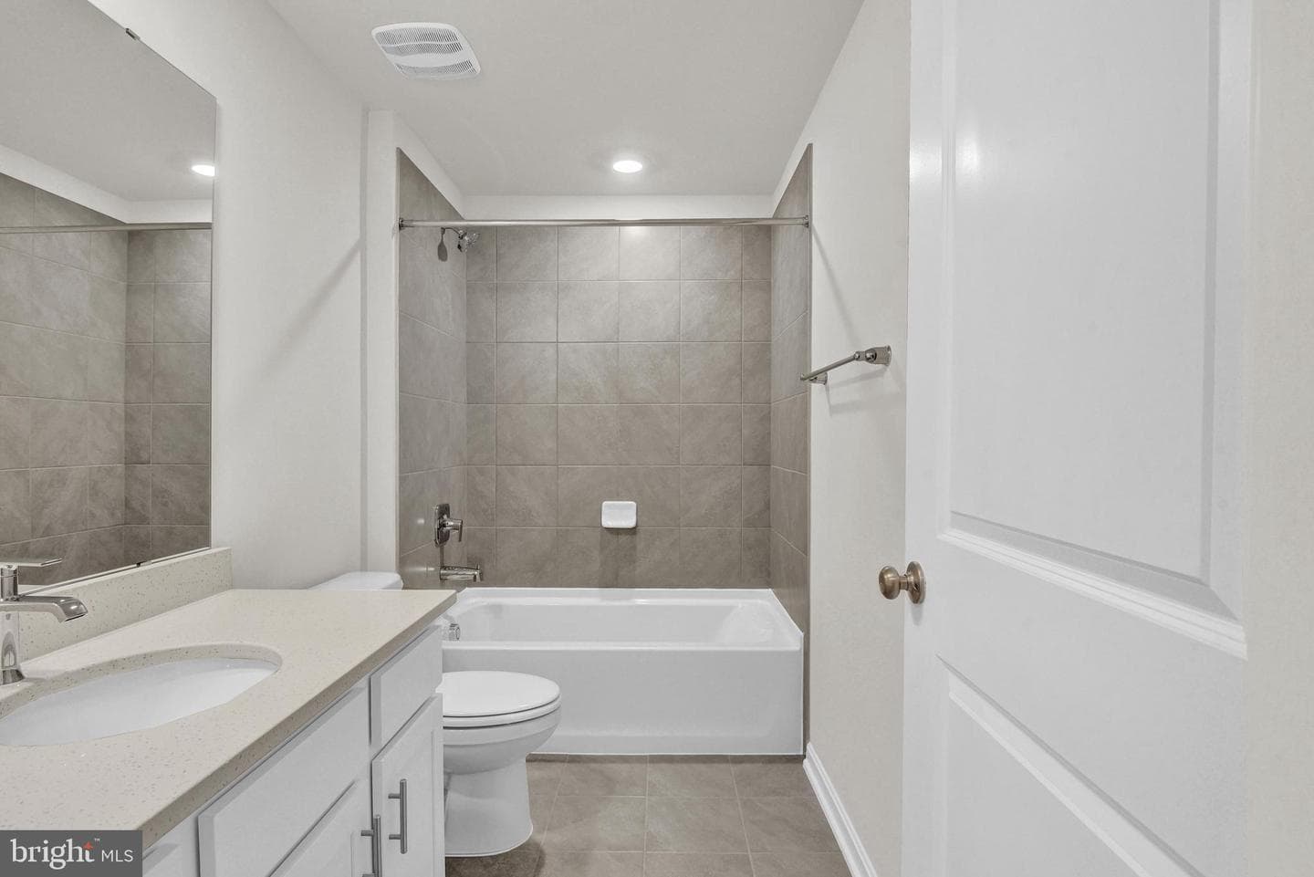 456 Hanson Street photo 27