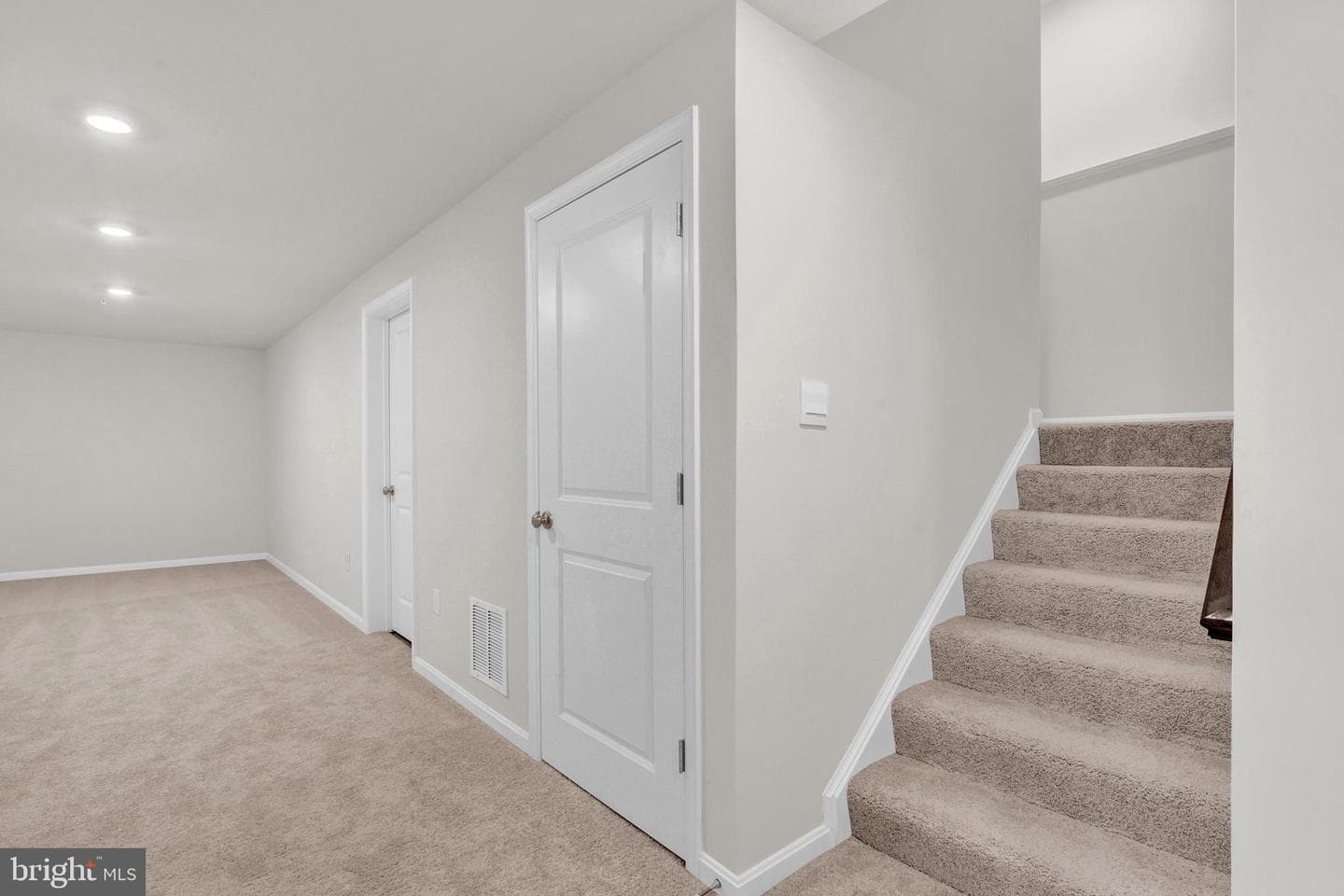 456 Hanson Street photo 28