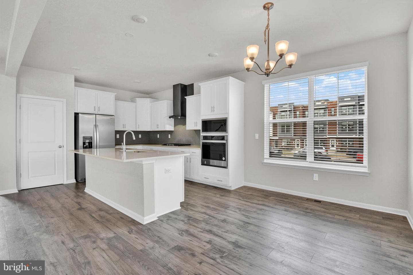 456 Hanson Street photo 8