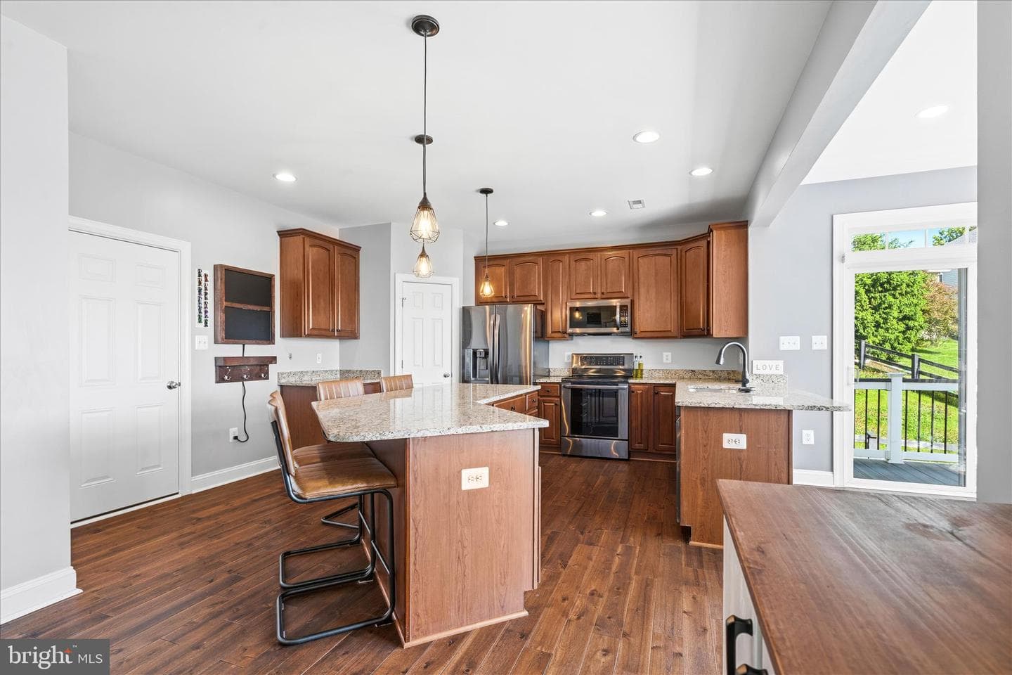 2258 W. Greenleaf Drive photo 6
