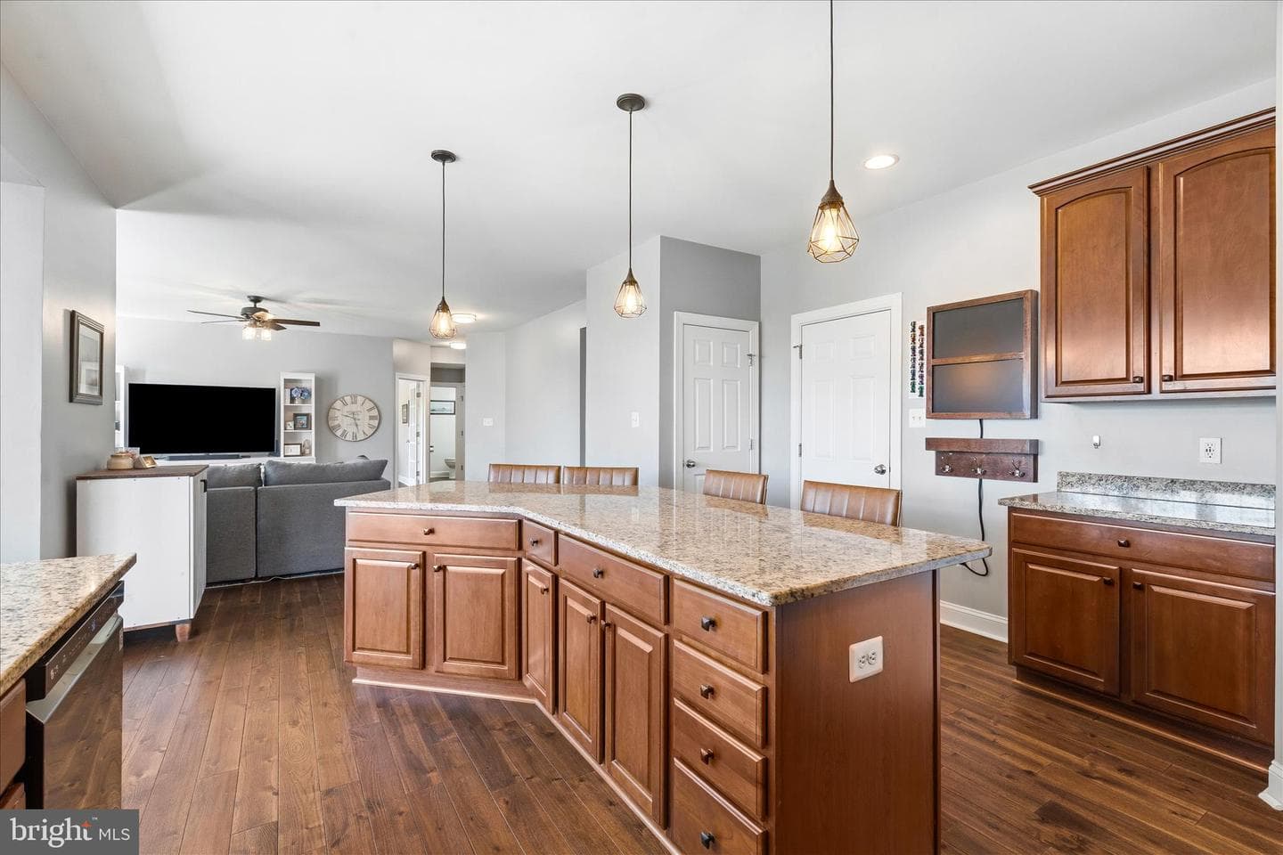 2258 W. Greenleaf Drive photo 8