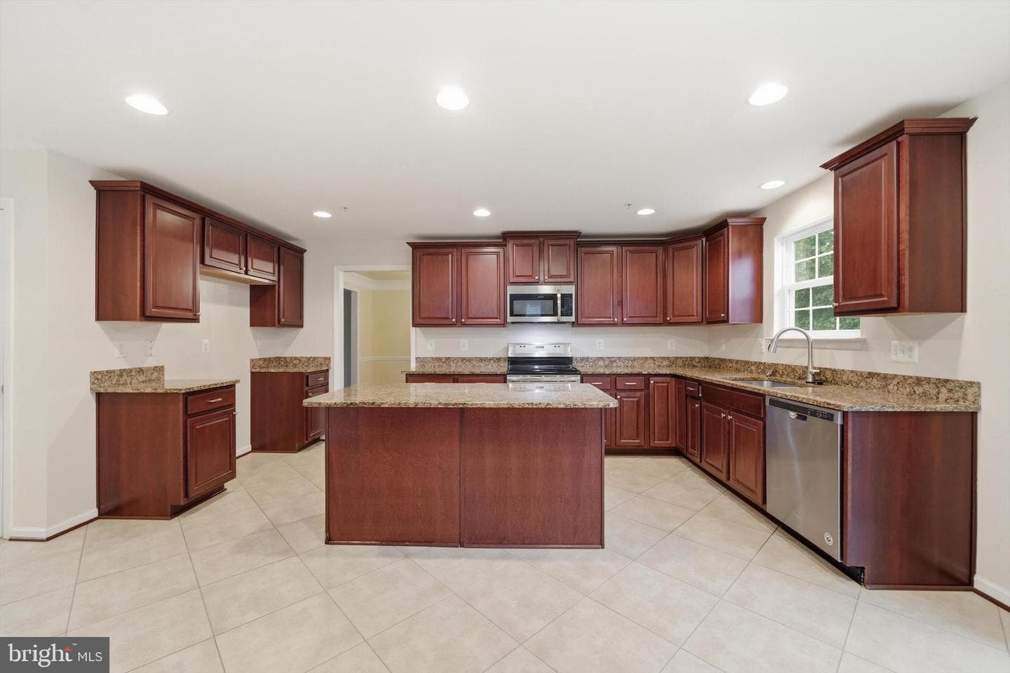 6728 Meadowlawn Circle photo 11