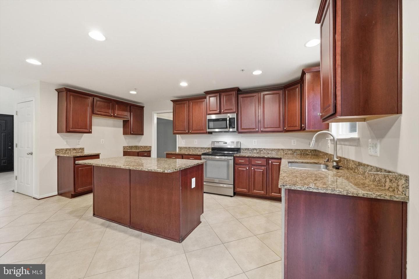 6728 Meadowlawn Circle photo 12