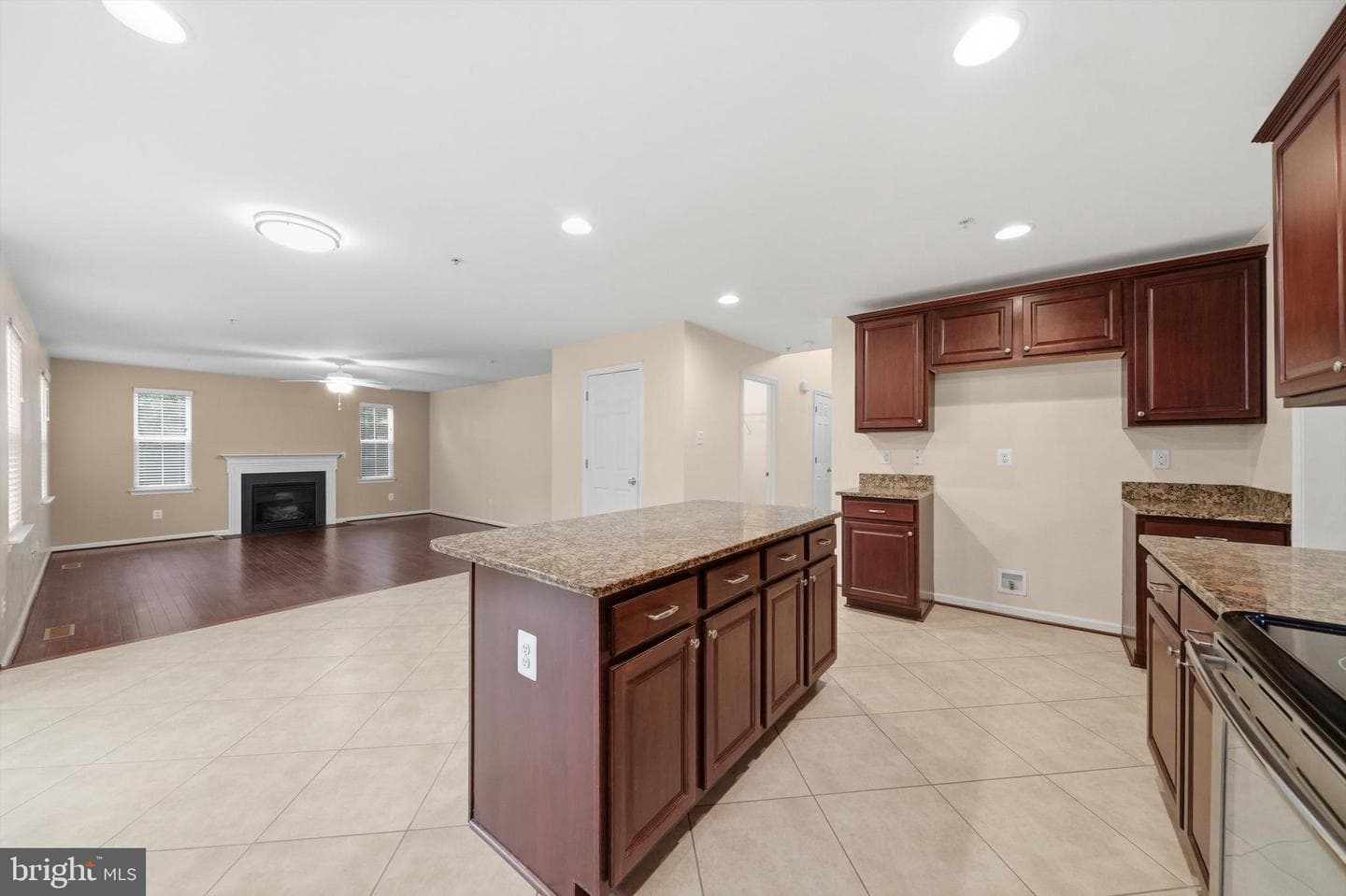 6728 Meadowlawn Circle photo 13