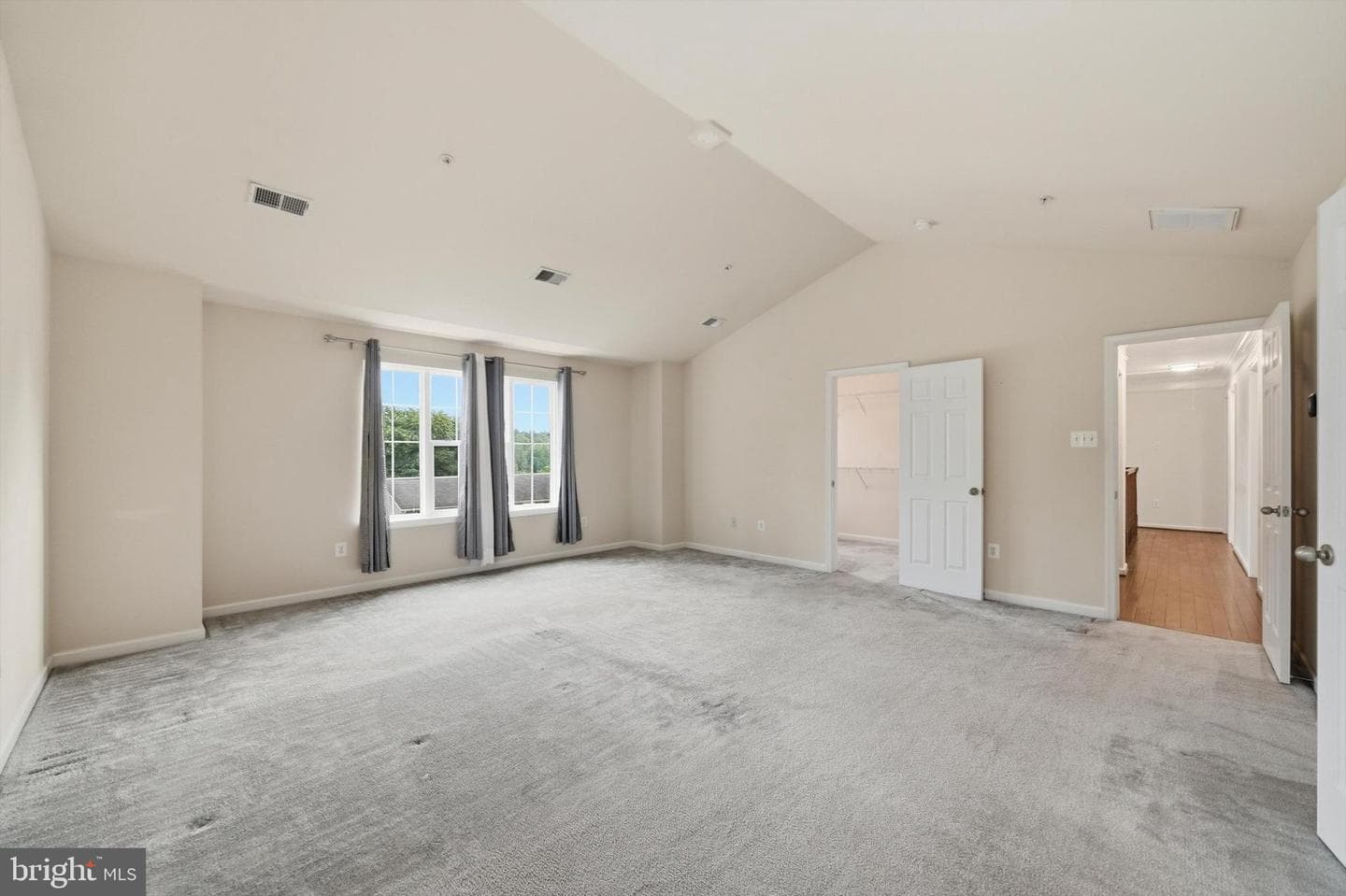 6728 Meadowlawn Circle photo 23
