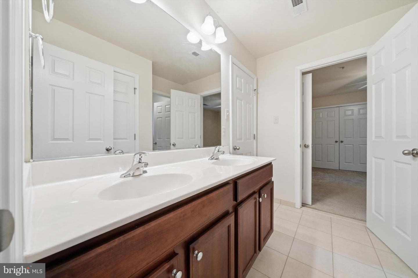 6728 Meadowlawn Circle photo 31