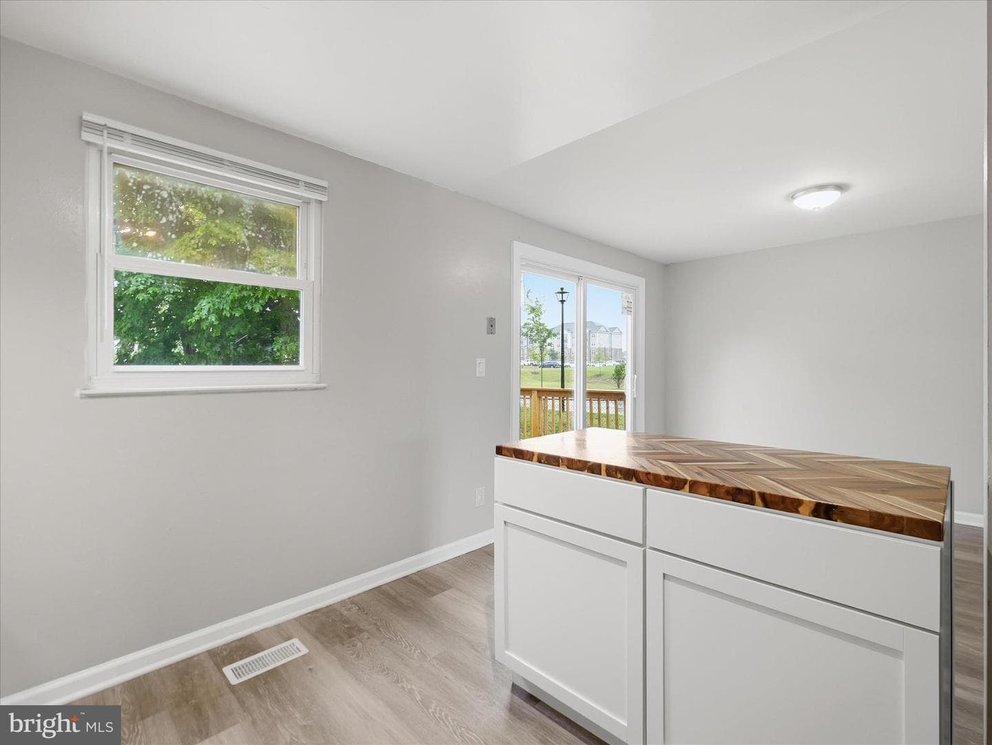 358 Prospect Boulevard photo 11