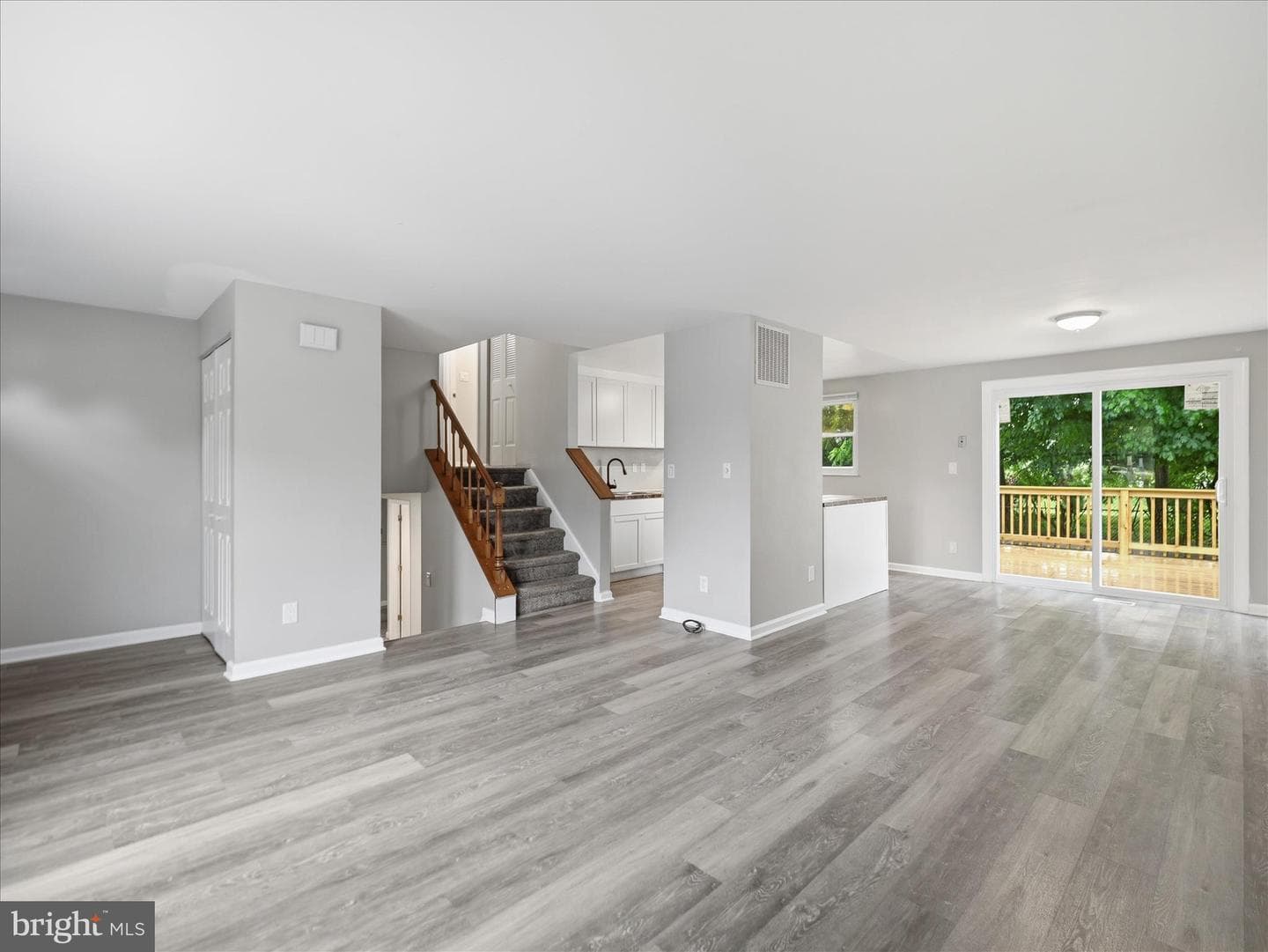 358 Prospect Boulevard photo 3