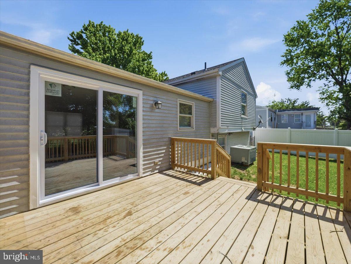 358 Prospect Boulevard photo 30