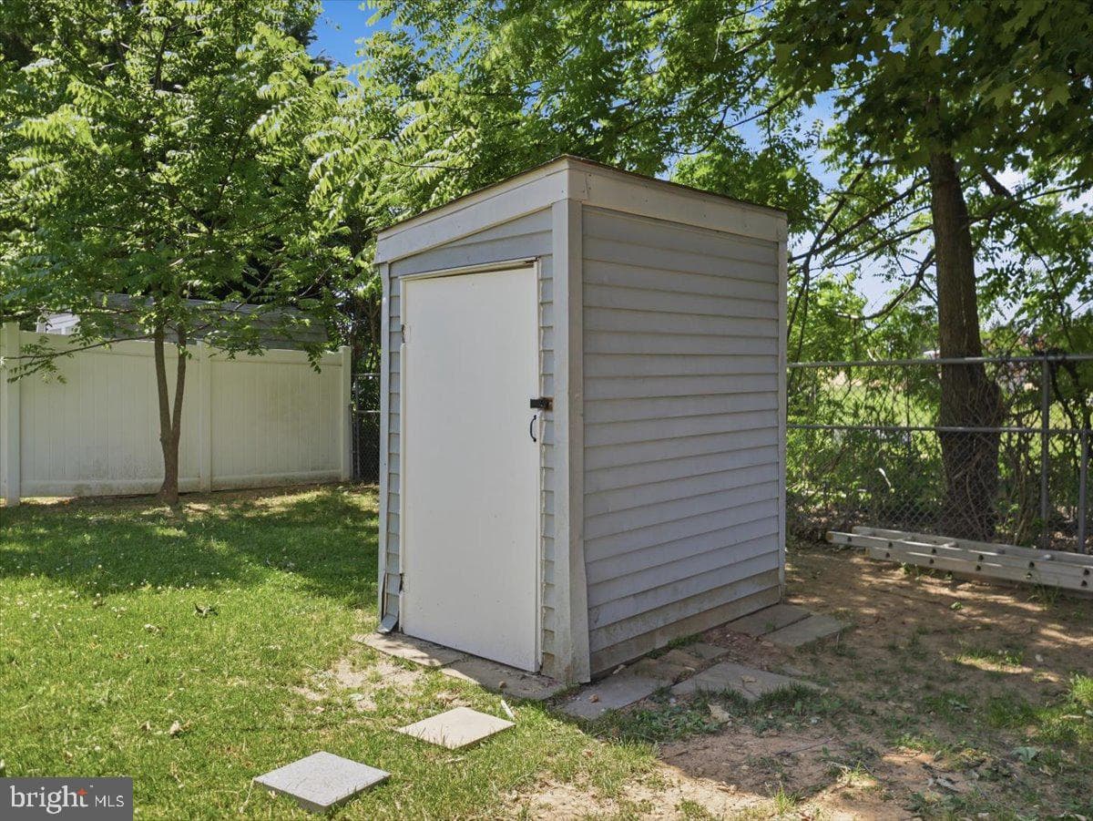 358 Prospect Boulevard photo 34
