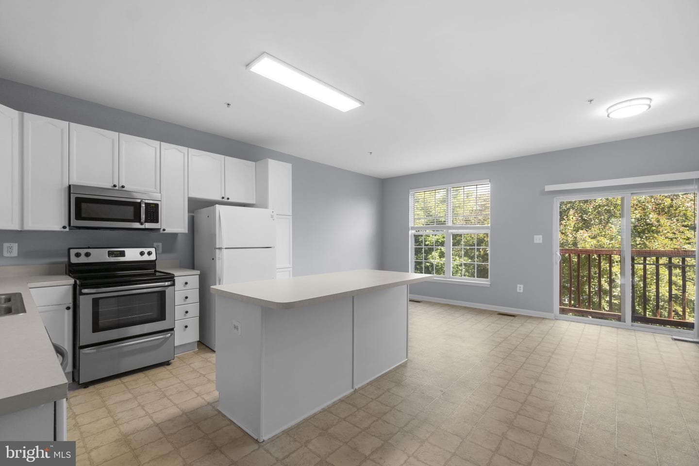153 Fieldstone Ct photo 9