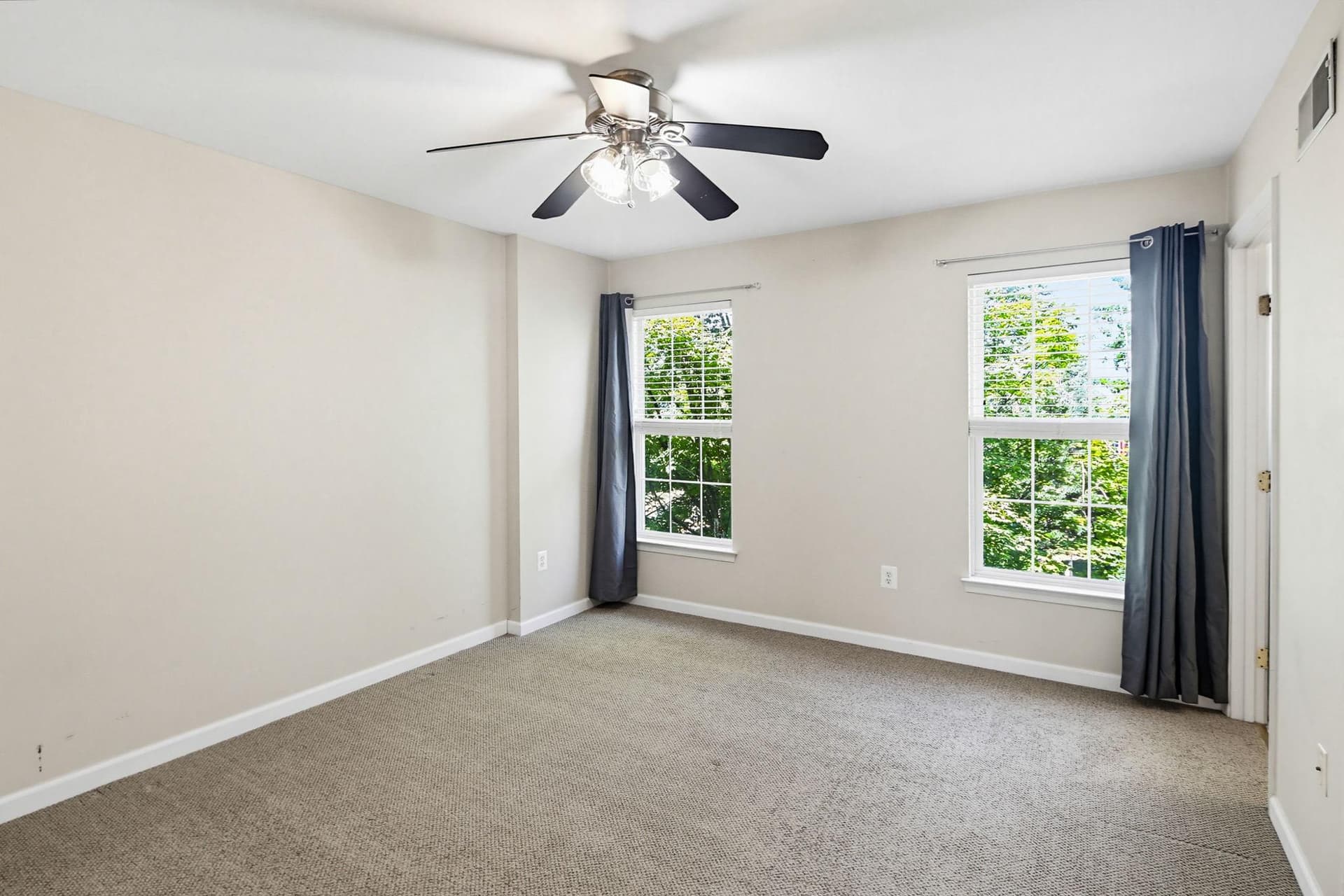 570 Eisenhower Drive photo 12