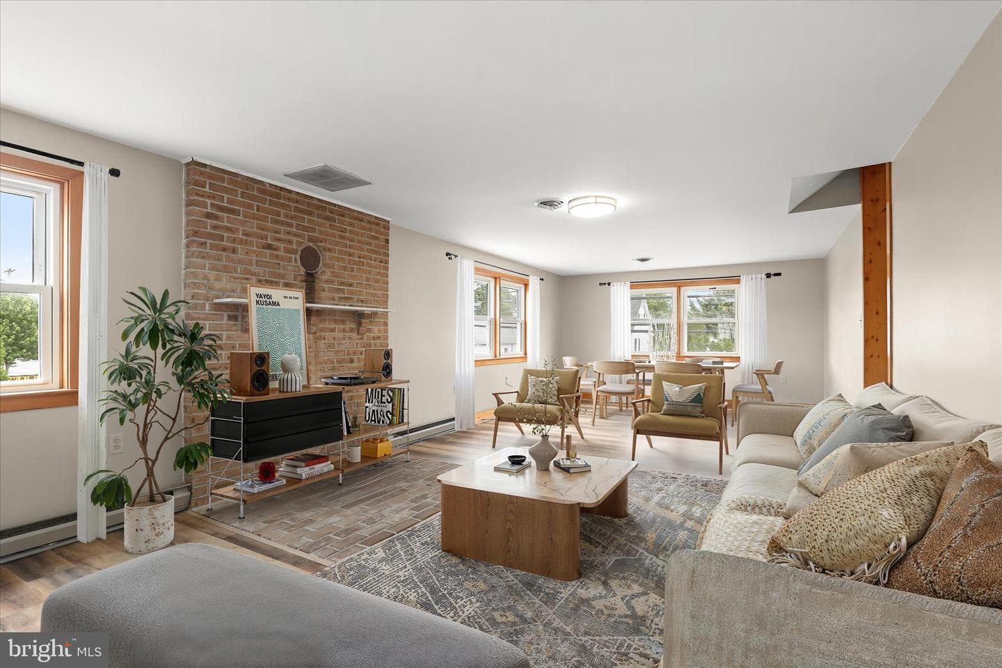 323 S Jefferson Street photo 3