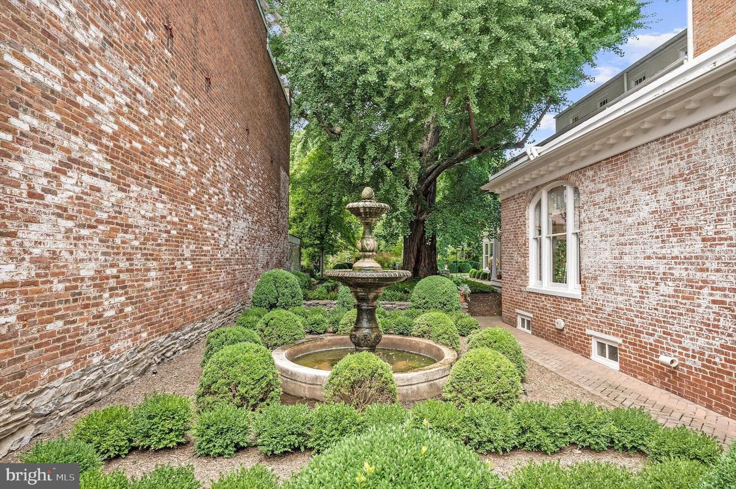323 S Jefferson Street photo 60