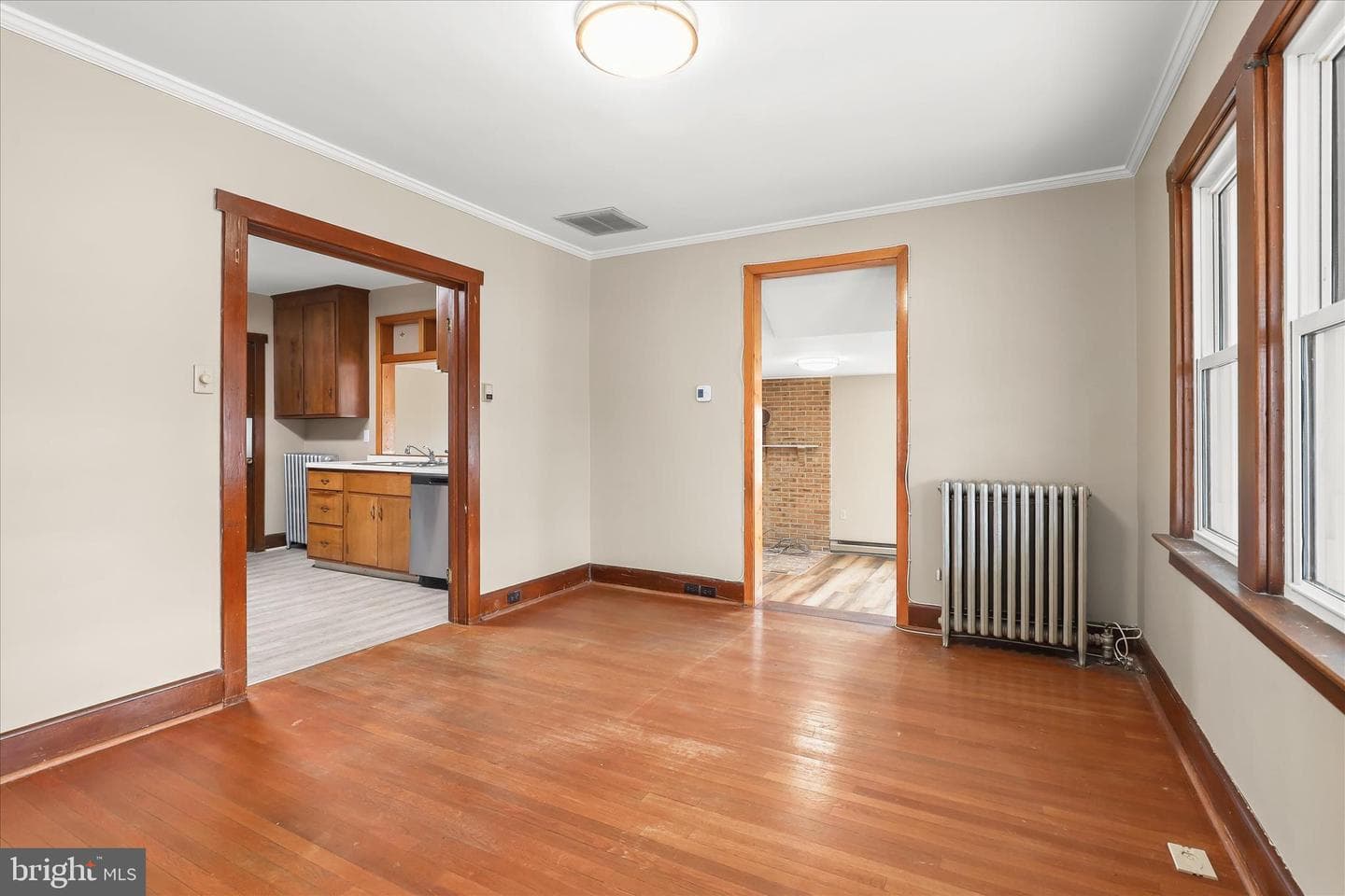 323 S Jefferson Street photo 8